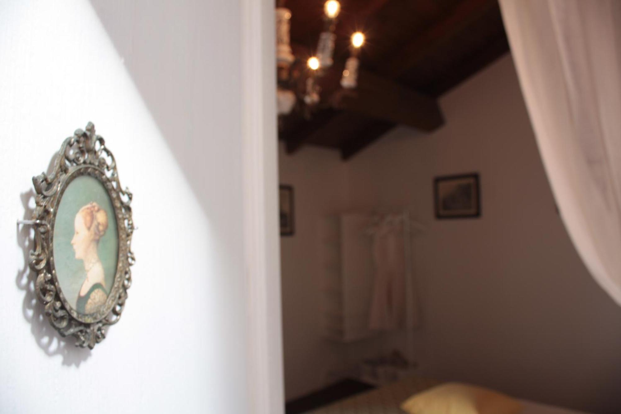 Il Lupo Rosso Bed and Breakfast Santu Lussurgiu Rum bild