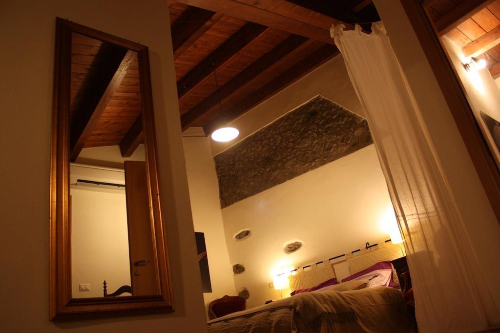 Il Lupo Rosso Bed and Breakfast Santu Lussurgiu Rum bild