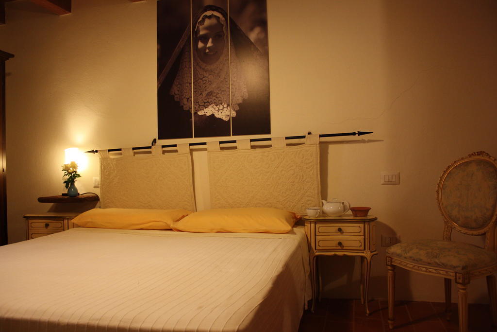 Il Lupo Rosso Bed and Breakfast Santu Lussurgiu Rum bild