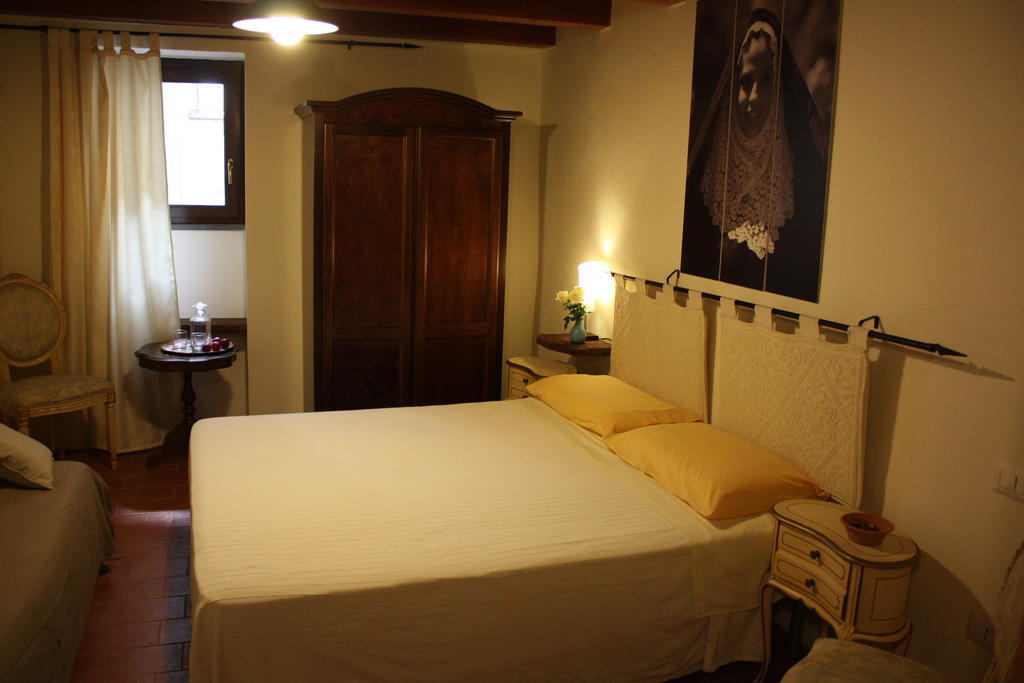 Il Lupo Rosso Bed and Breakfast Santu Lussurgiu Rum bild