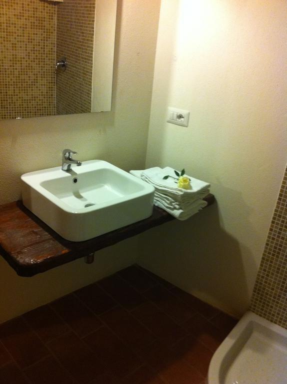 Il Lupo Rosso Bed and Breakfast Santu Lussurgiu Rum bild