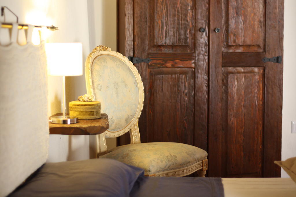 Il Lupo Rosso Bed and Breakfast Santu Lussurgiu Rum bild
