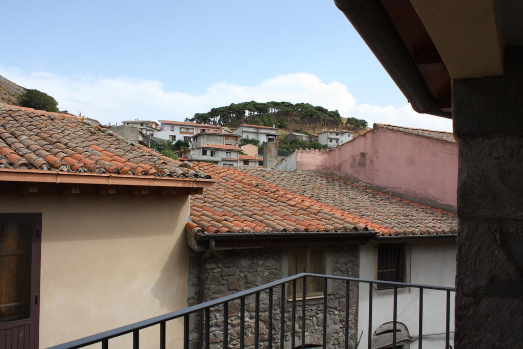 Il Lupo Rosso Bed and Breakfast Santu Lussurgiu Rum bild
