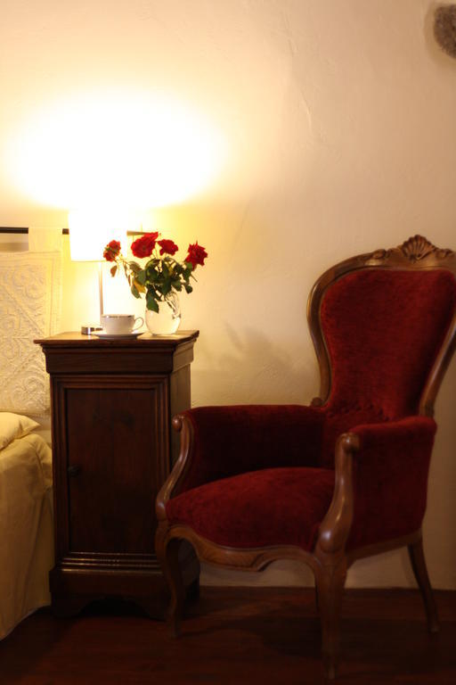 Il Lupo Rosso Bed and Breakfast Santu Lussurgiu Rum bild