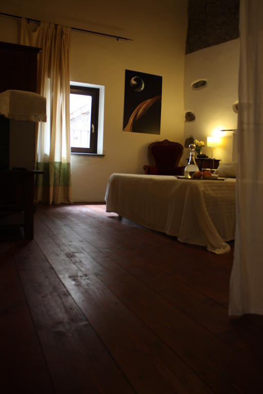 Il Lupo Rosso Bed and Breakfast Santu Lussurgiu Rum bild