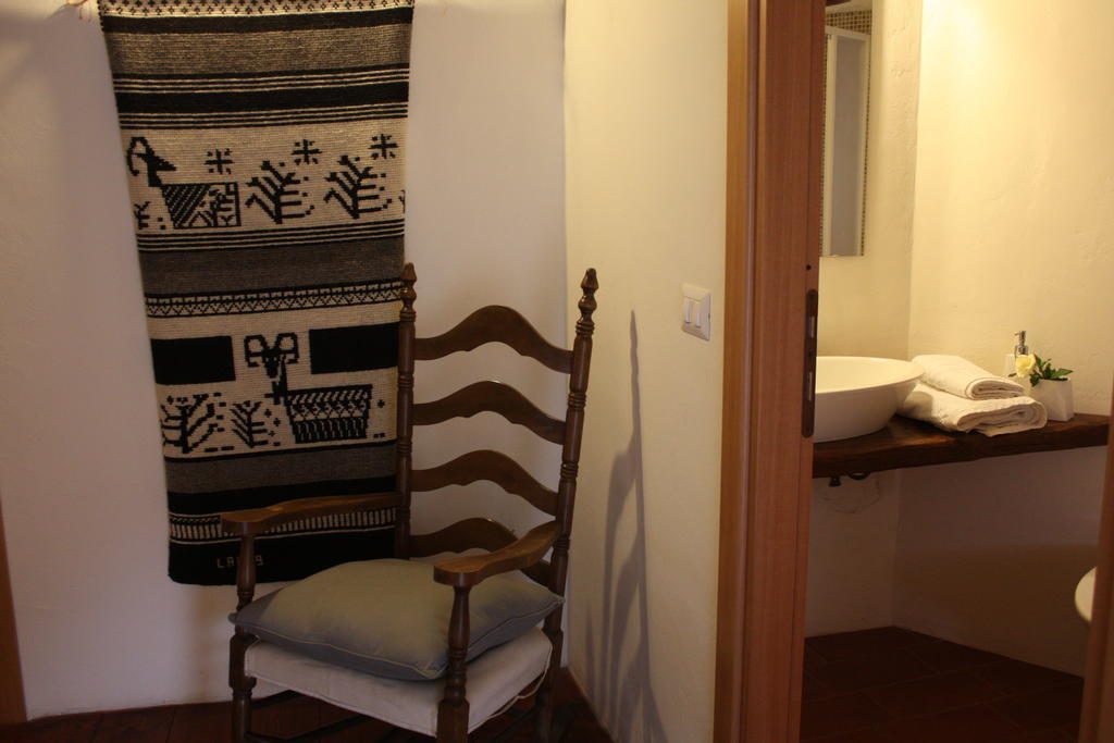 Il Lupo Rosso Bed and Breakfast Santu Lussurgiu Rum bild