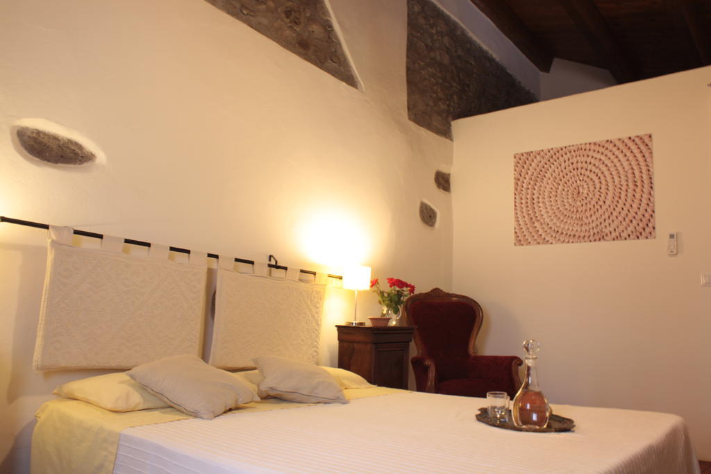 Il Lupo Rosso Bed and Breakfast Santu Lussurgiu Rum bild