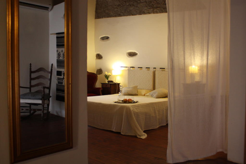 Il Lupo Rosso Bed and Breakfast Santu Lussurgiu Rum bild